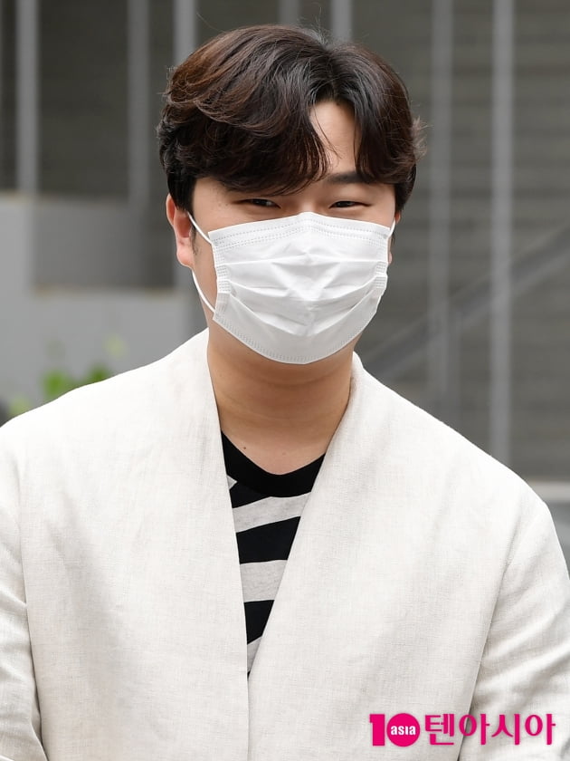 [TEN 포토] 라비던스 고영열 '애교 눈웃음'