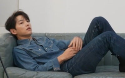 송중기, 청청패션이 이렇게 섹시할 일? 누워만 있어도 화보 [TEN★]