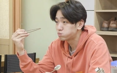 '나 혼자 산다' 남윤수, 187cm 키 활용한 복층 하우스 공개