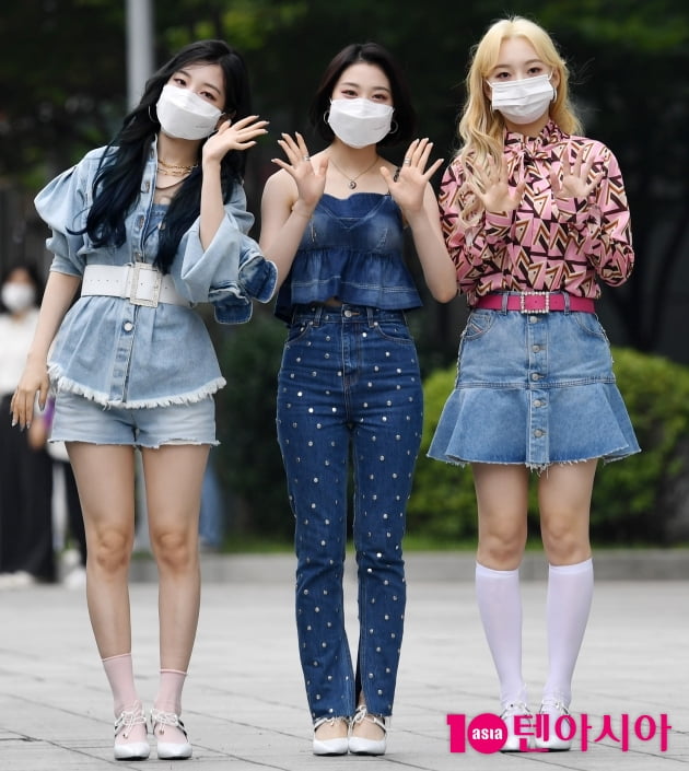 [TEN 포토] 로켓펀치 연희-윤경-소희 '오늘 패션코드는 청'