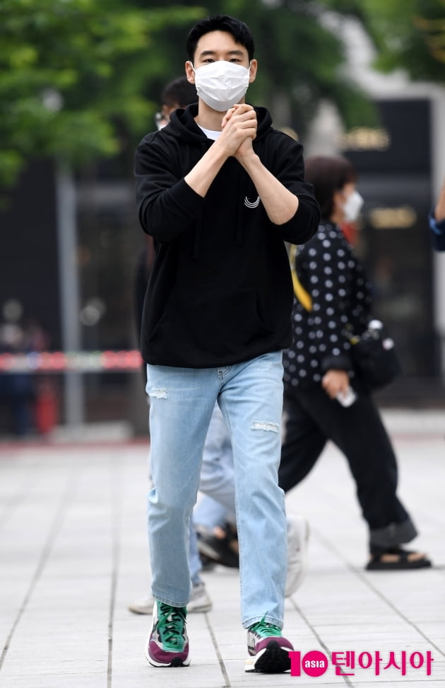 [TEN 포토] 이제훈 '시청률 공약 달성 했어요'