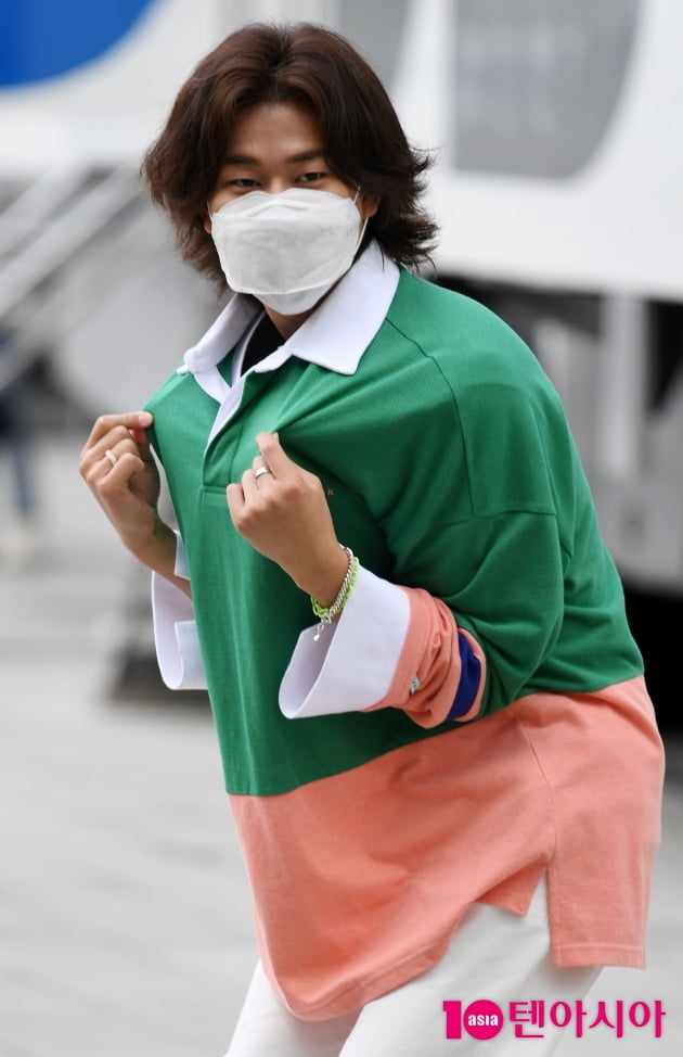 [TEN 포토] 이무진 '패션왕 멋있게 찍어주세요'