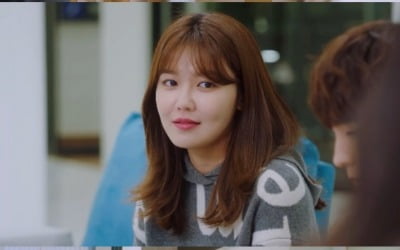 펜트하우스 찾은 불청객…'안티팬' 최수영, 송채윤과 불편한 하룻밤