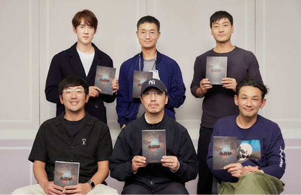 배우 하정우(왼쪽하단부터 반시계방향), 윤종빈 감독, 황정민, 박해수, 조우진, 유연석/ 사진=넷플릭스 제공