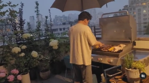 백종원♥, 소유진'아이들 위해 비 까지것 멋짐 남편 뒷모습' [TEN★]
