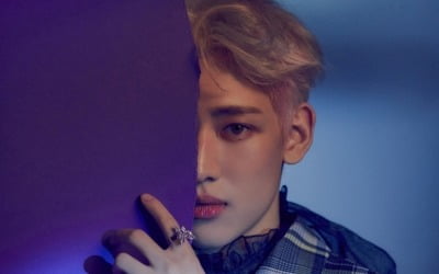 갓세븐 뱀뱀, 찢어버린 종이 뒤 반쪽 얼굴