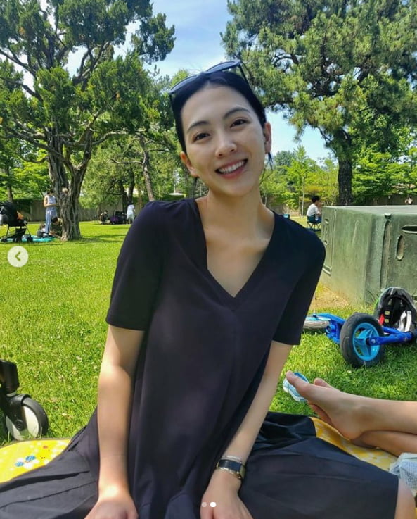 강지영, 카라 때보다 미모는 진화중...햇살보다 눈부셔[TEN★]