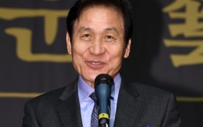 안성기, 한국 영화인 최초 브랜드 로레이 어워드 레전더리상 수상