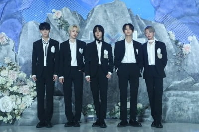 TXT 첫 영어곡 'Magic', 美 '미디어베이스 톱 40' 애드 보드 1위 [공식]