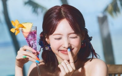 트와이스, 요정에서 여신 됐다…'Alcohol-Free'에 마음이 설레
