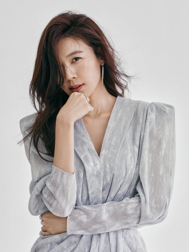 배우 김하늘./ 사진=IOK
