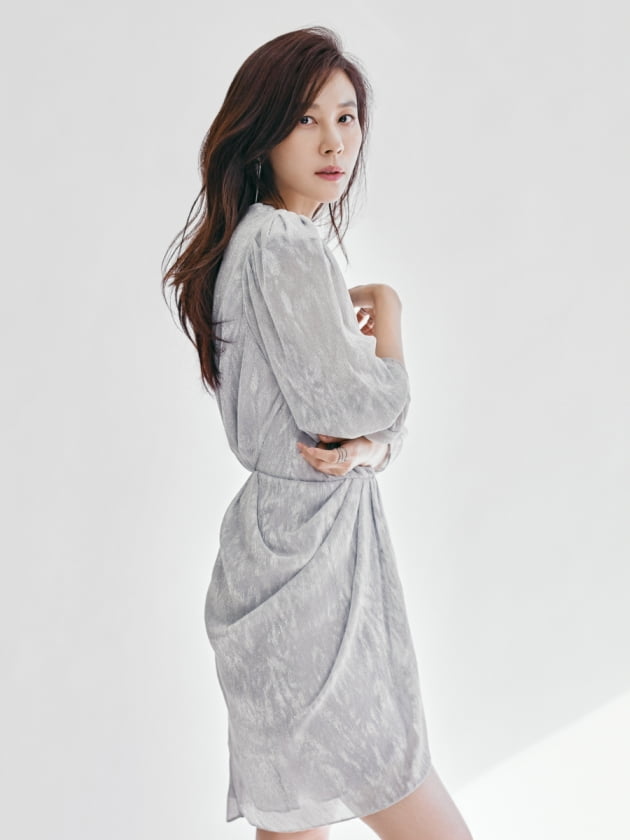 김하늘, 새 프로필 공개…"터프한 옆집 언니 역할 원해" [일문일답]