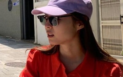이연희, 이 골목에선 최고 패셔니스타 '레드+퍼플 조합' [TEN★]