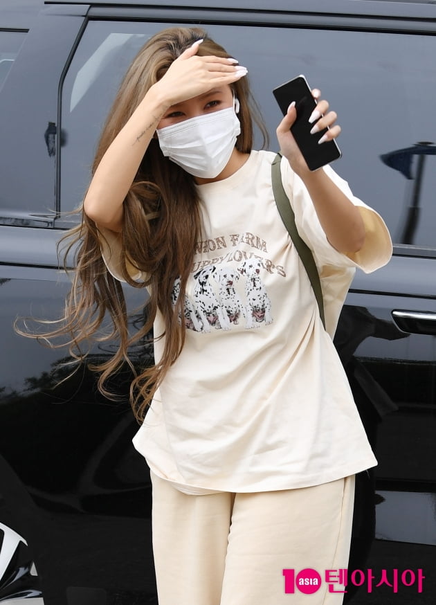 [TEN 포토] 마마무 화사 '팬들 보고 반가운 인사'