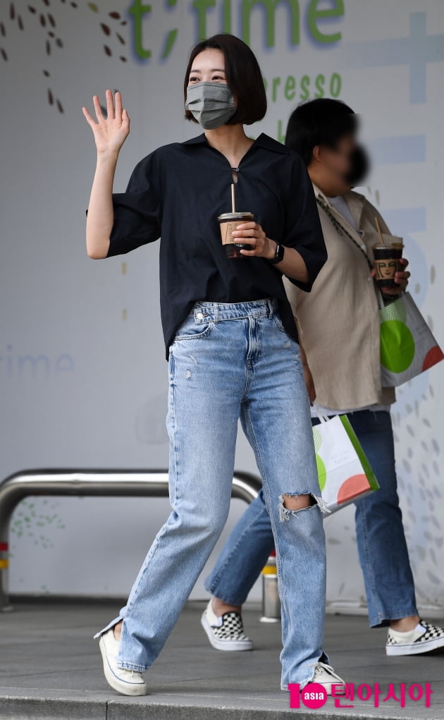 [TEN 포토] 왕지혜 '찢청도 완벽하게 소화'