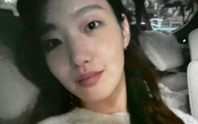 김고은, 긴머리로 변신…발랄 벗고 청순 입었네 [TEN★]