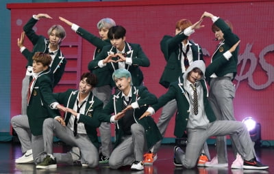 [TEN 포토] 고스트나인 '타이틀곡 '밤샜다(Up All Night)'로 컴백'