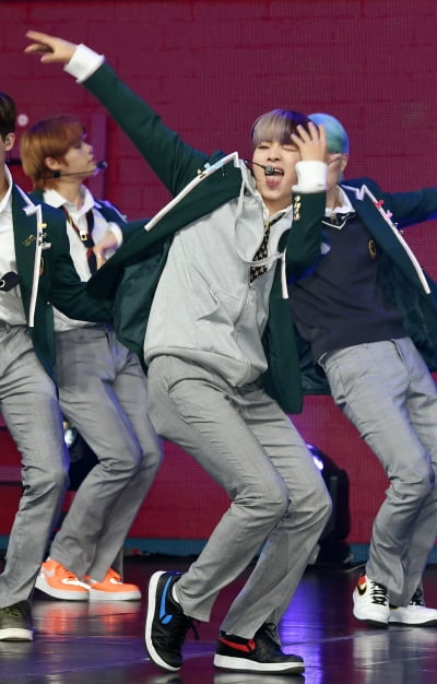 [TEN 포토] 고스트나인 최준성 '춤은 느낌이지...'