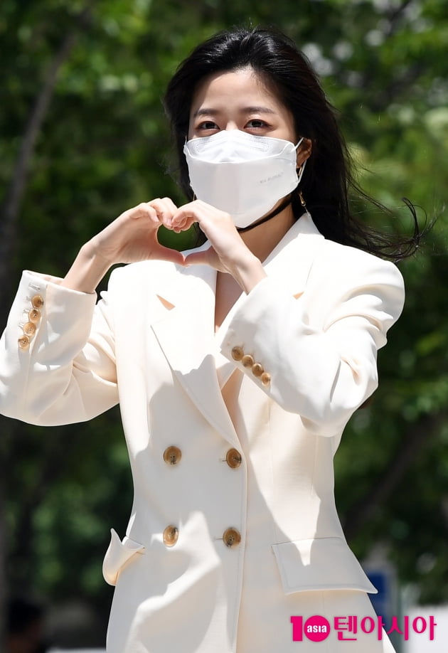 [TEN 포토] 김현수 '청순한 하트'(펜트하우스3)