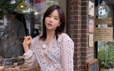 "빵집 추천"…한보름, 핫팬츠+블라우스 '빛나는 비주얼' [TEN★]