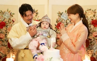 양미라, 아들 돌잔치에 신난 엄마…돌잡이엔 역시 지폐 [TEN★]