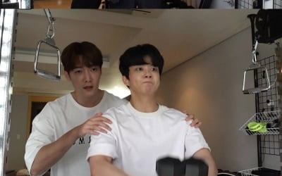 '미우새' 최진혁, 김종국 빙의?…영재 벌크업 위해 '홈짐' 초대
