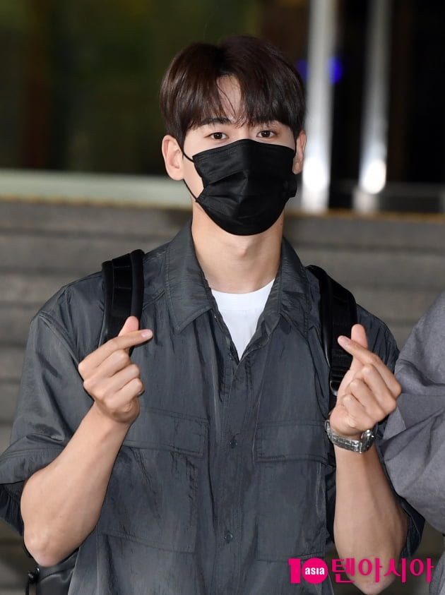 [TEN 포토] 레떼아모르 김성식 '심쿵 하트'
