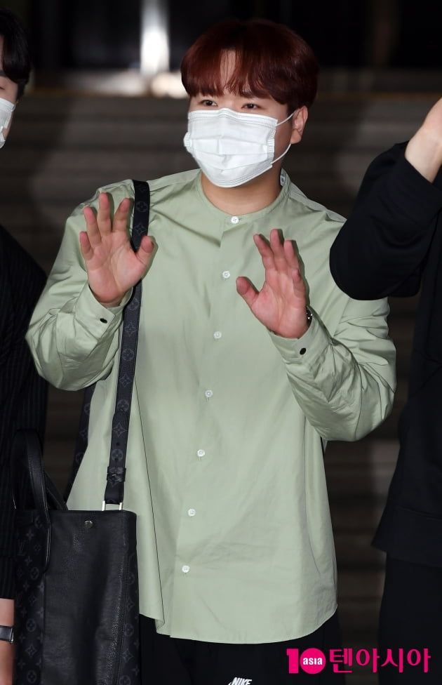 [TEN 포토] 라비던스 존 노 '우유빛 인사'