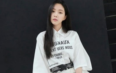 'YG行' 손나은, 미모보단 320만원 명품백 자랑 [TEN★]