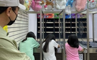 정웅인, 폭풍 성장한 세 딸과 사격장 데이트…사랑스러운 뒷모습 [TEN★]
