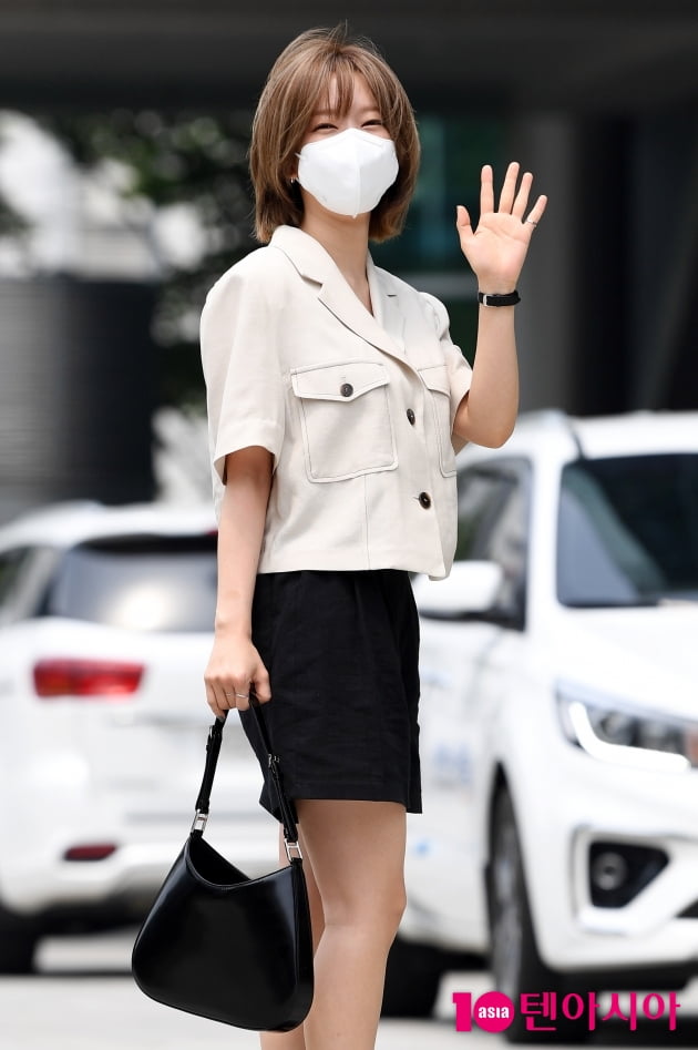 [TEN 포토] 초아 '뒤돌아보면 심쿵'
