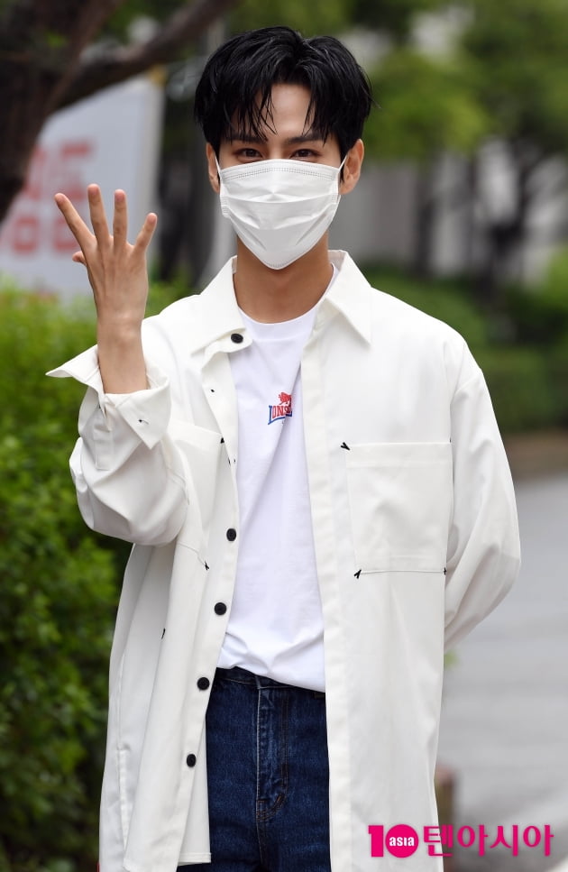 [TEN 포토] 이수웅 '스파클링 시그니쳐 인사'