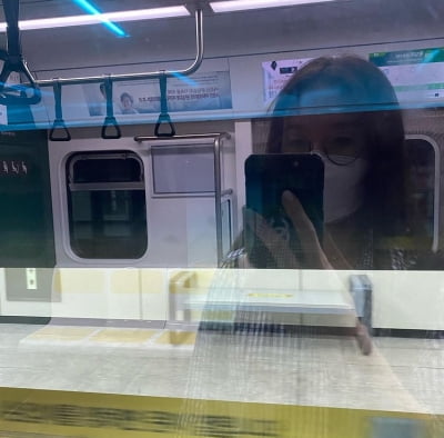 '손지창♥' 오연수, 교통체증+폭염...역시 지하철 짱! 시원하고 ㅎㅎ [TEN★]