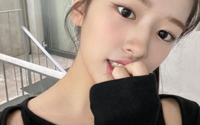 아이즈원 출신 안유진, 살짝 드러난 어깨 "더워서 좀 녹은 듯" [TEN★]