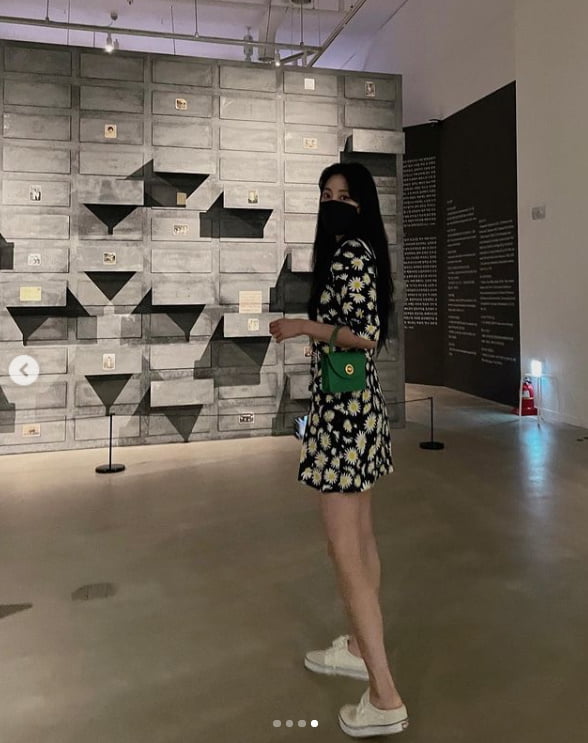 한예슬, 평온한 일상...제주도 전시회 관람중[TEN★]