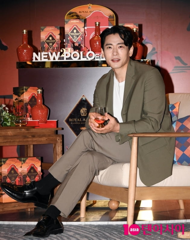 [TEN 포토+] 유태오 '매력으로 빈틈없는 미모'