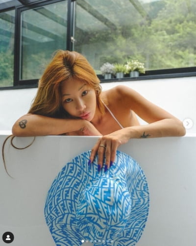 제시, 욕조 들어가서 뭐해? 몸매 볼륨감 하나는 끝판왕 [TEN★]