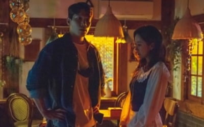 전혜빈·김경남, 평소와 다른 긴장감 투샷 ('오케이 광자매')