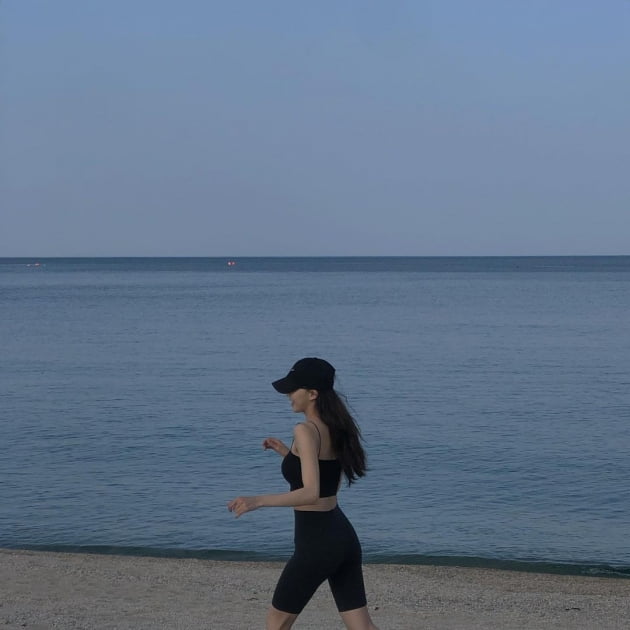 금새록, '브라톱+레깅스' 수영복 모델해도 되겠네 [TEN★]