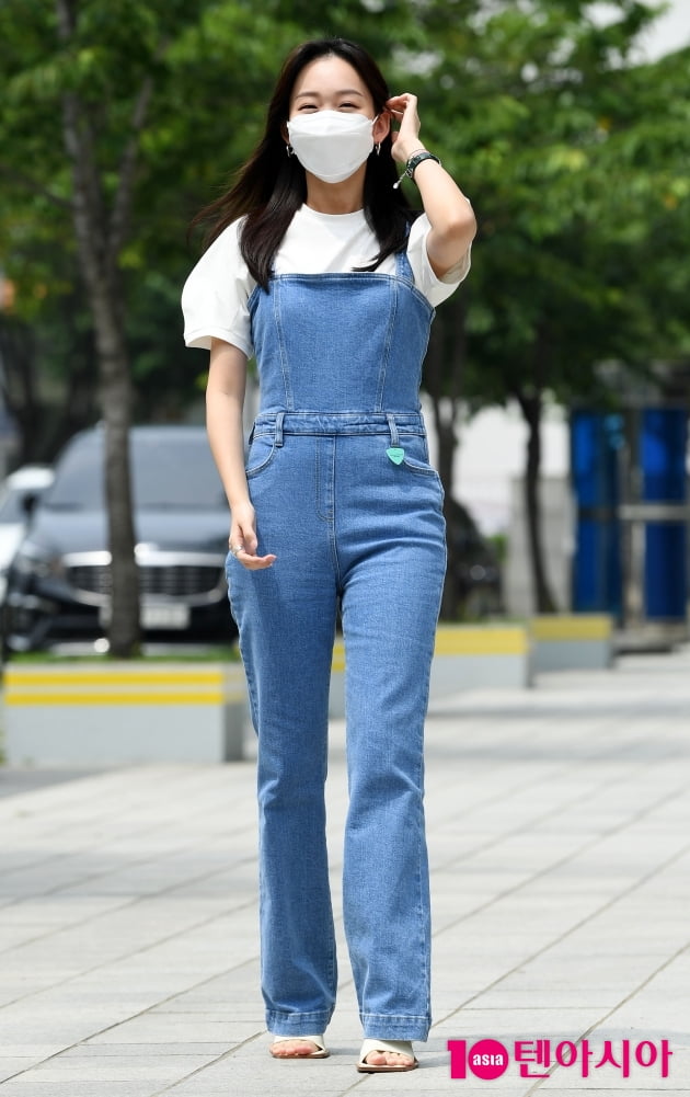 [TEN 포토] 진기주 '귀여운 멜빵바지'