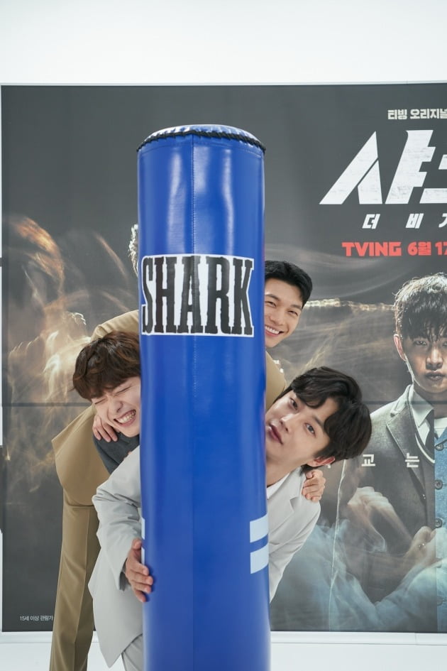 배우 위하준(위부터), 정원창, 김민석이 15일 열린 영화 '샤크 : 더 비기닝'의 온라인 제작발표회에 참석했다. / 사진제공=티빙