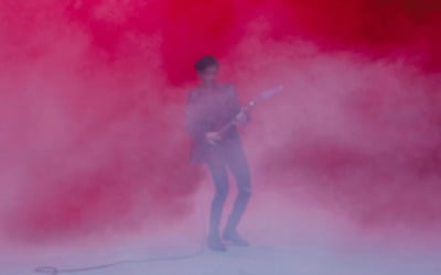 '잔혹동화 콘셉트' 핑크판타지, 신곡 '독' 티저에 트랙스 정모 출연