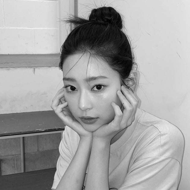아이즈원 출신 김민주, 눈이 이렇게 크다고? 인형 눈망울 [TEN★]