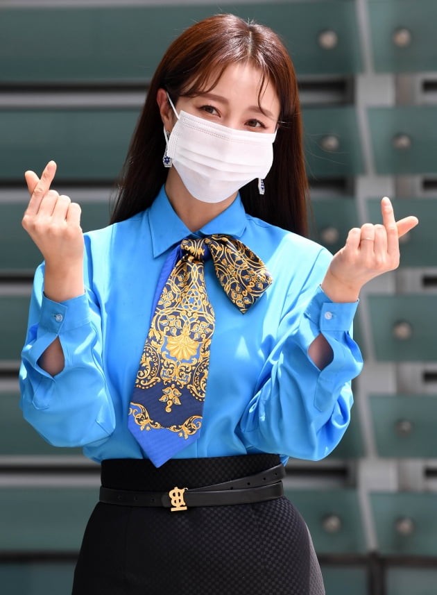 [TEN 포토] 안혜경 '귀한 하트 드려요'