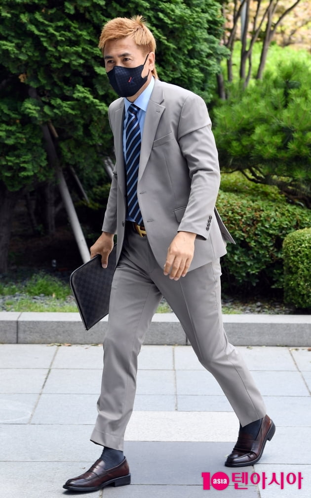 [TEN 포토] 김병지 '깔끔한 수트핏'