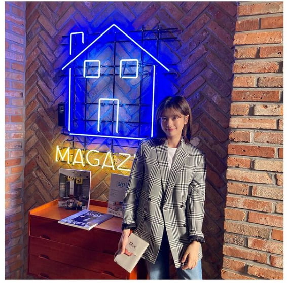 정소민, 월간집 앞에 서서 매력 발산[TEN★]