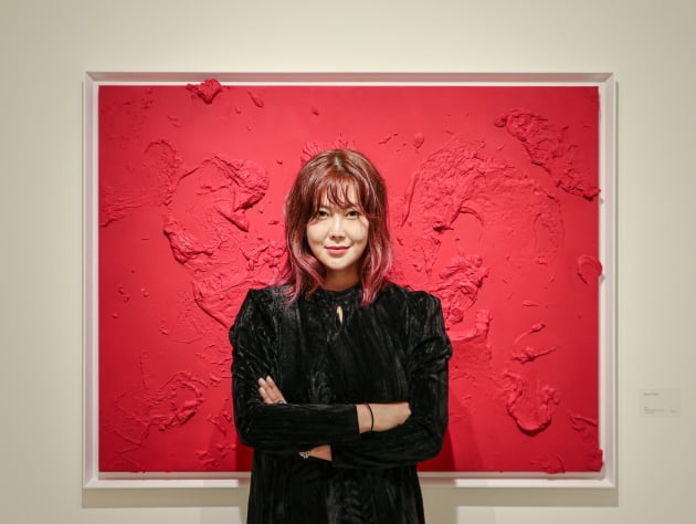 '입시생 수준' 혹평에도 승승장구 솔비, 작품 낙찰가 2000만원 돌파  