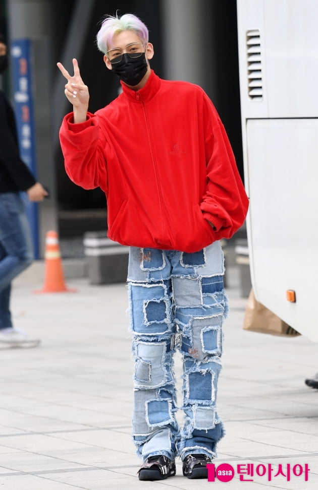 [TEN 포토] 뱀뱀 '솔로로 데뷔했어요'