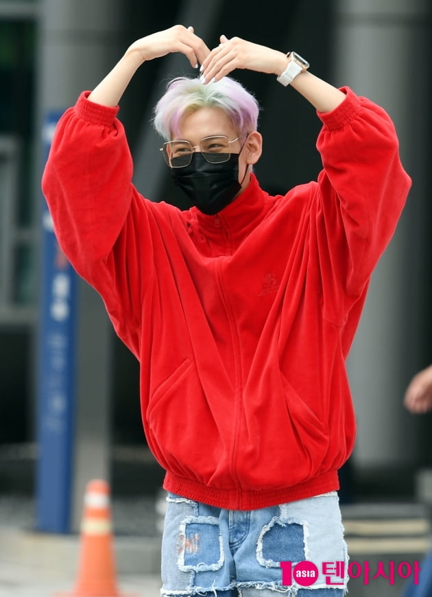 [TEN 포토] 뱀뱀 '눈웃음 큰사랑'