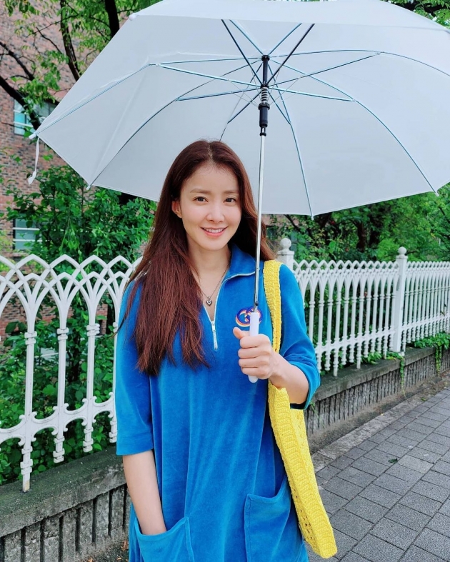 이시영, 150만원 명품백을 에코백으로 "출근" [TEN★]